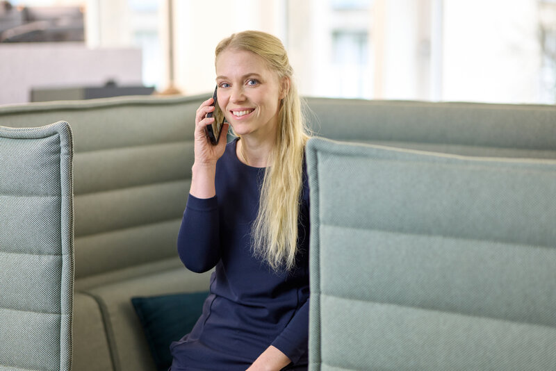 1315_Einzelperson_Telefonat_RolandBreitschuh.jpg
